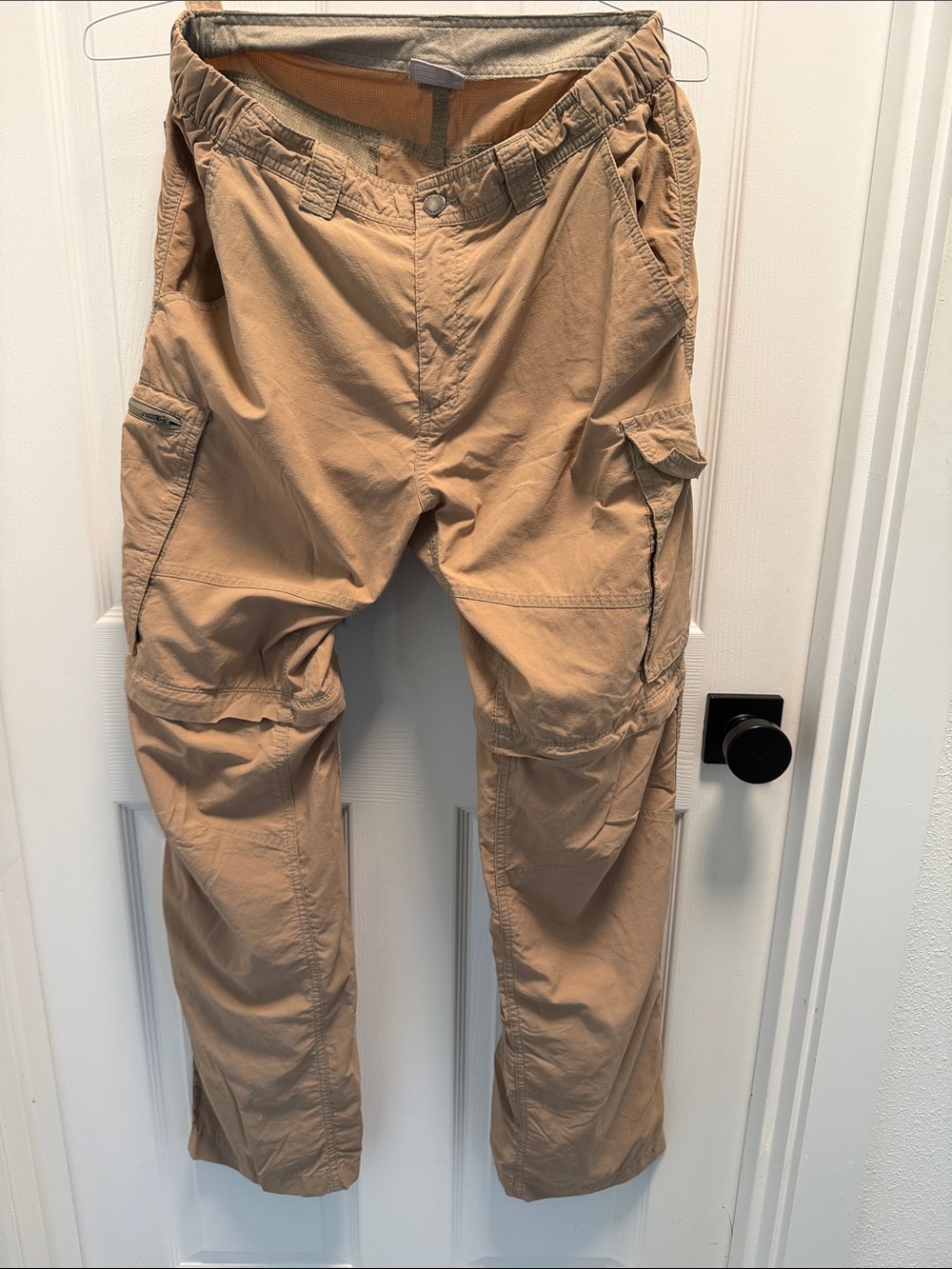 Columbia Men's Cargo Pants in Tan